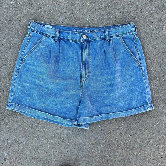 AEO high waist pleated mom jean shorts with rolled hem Size 18 - Picture 1 of 5